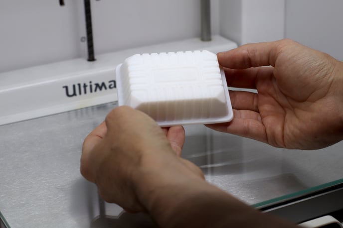 Mayku-Ultimaker-S5-Template-3D-Printing-Removing-2