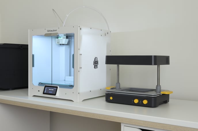 Mayku_FDM-3D-Printing_Ultimaker_FormBox-2 (1)